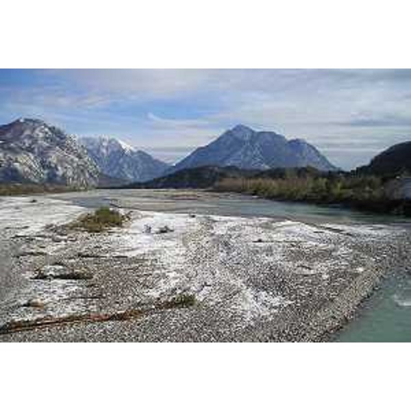 Il Fiume Tagliamento e il Monte San Simeone. Foto: Archivio del Corpo forestale regionale - Marco Pradella