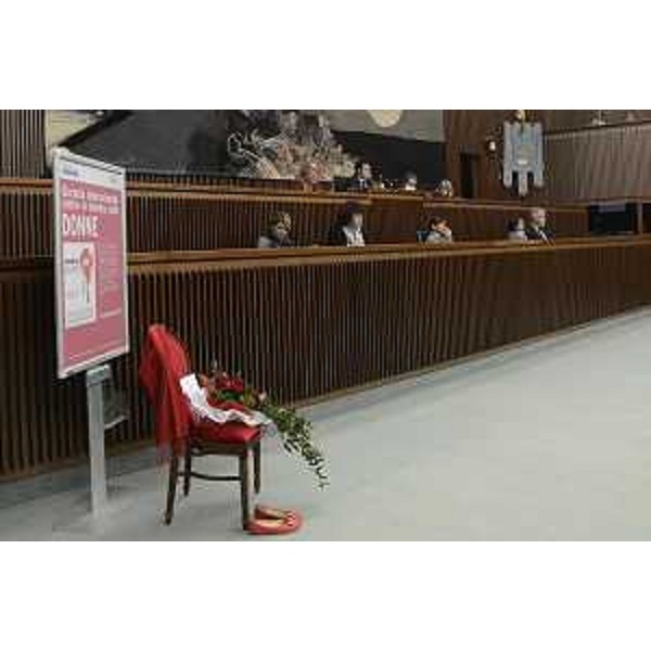 Il "Posto Occupato" nell'Aula del Consiglio regionale del Friuli Venezia Giulia per celebrare la "Giornata internazionale contro la violenza sulle donne" (25 novembre) - Trieste 19/11/2015