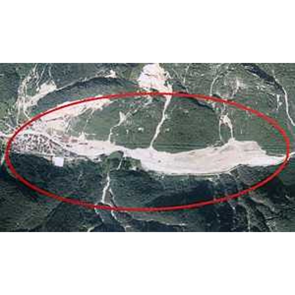 L'area interessata dai lavori di messa in sicurezza degli argini dei bacini di deposito sul Rio del Lago a Cave del Predil in comune di Tarvisio - 20/11/2015