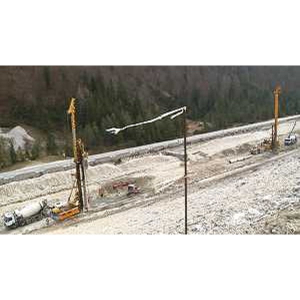 I lavori di messa in sicurezza degli argini dei bacini di deposito sul Rio del Lago a Cave del Predil in comune di Tarvisio - 20/11/2015