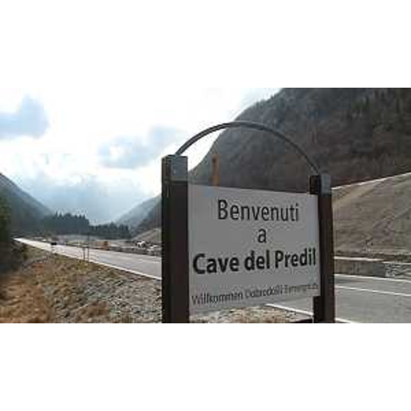 Strada per Cave del Predil in comune di Tarvisio - 20/11/2015