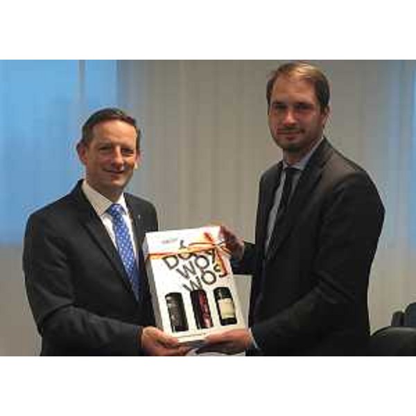 Christian Benger (Assessore Agricoltura e Turismo Land Carinzia) e Cristiano Shaurli (Assessore Risorse agricole e forestali Regione FVG), nella sede regionale - Udine 20/11/2015