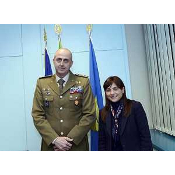 Il generale Ugo Cillo, nuovo comandante della Brigata di Cavalleria "Pozzuolo del Friuli", e Debora Serracchiani, presidente della Regione Friuli Venezia Giulia - Gorizia 20/11/2015