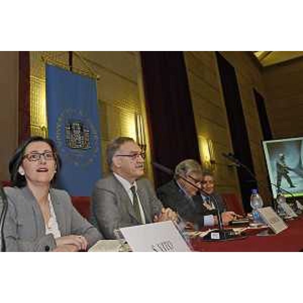 Sara Vito (Assessore regionale Ambiente ed Energia) e Maurizio Fermeglia (Rettore Università Trieste) al convegno su "La nuova legge sugli ecoreati e il disastro ambientale", nell'aula Magna dell'Università degli Studi - Trieste 20/11/2015
