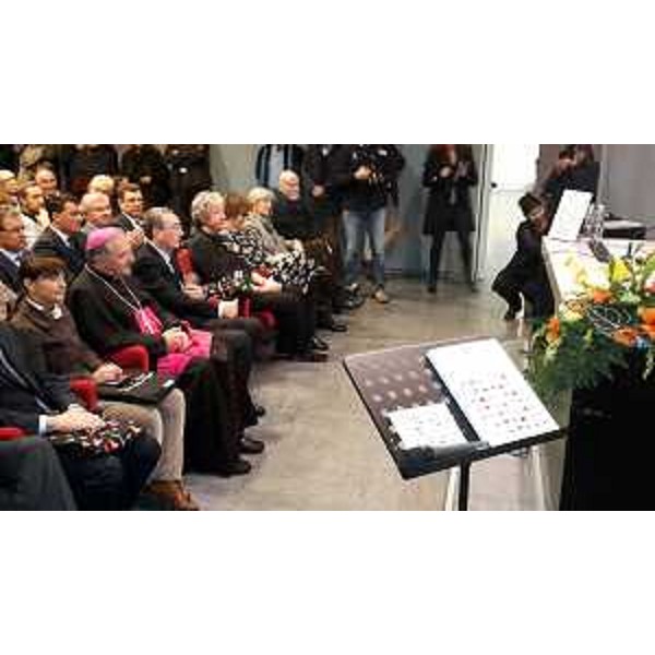 Debora Serracchiani (Presidente Regione Friuli Venezia Giulia), Giuseppe Pellegrini (Vescovo Concordia-Pordenone) e Sergio Bolzonello (Vicepresidente Regione FVG) alla presentazione del libro "Storia di persone e storia di idee. 50 anni di Casa Zanussi a Pordenone", di Luciano Padovese e Giuseppe Ragogna e altri autori, alla Casa dello Studente - Pordenone 21/11/2015