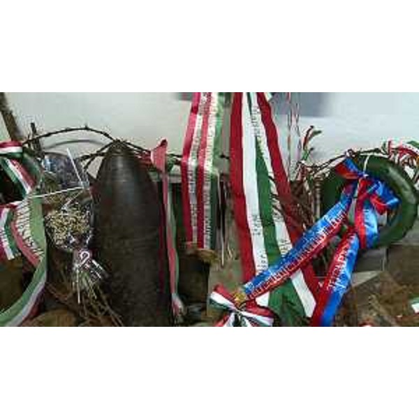 Allestimento della mostra "San Martino e l'albero storto: c'era un volta. Storie da una trincea", al Museo della Grande Guerra - San Martino del Carso 23/11/2015