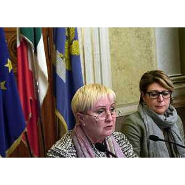 Renata Bagatin (Consigliere regionale) e Maria Sandra Telesca (Assessore regionale Salute, Integrazione socio-sanitaria, Politiche sociali e Famiglia) al convegno "Invecchiamento attivo: un'opportunità per il FVG. Linee strategiche per la programmazione triennale", nella sede della Regione in piazza Unità - Trieste 23/11/2015