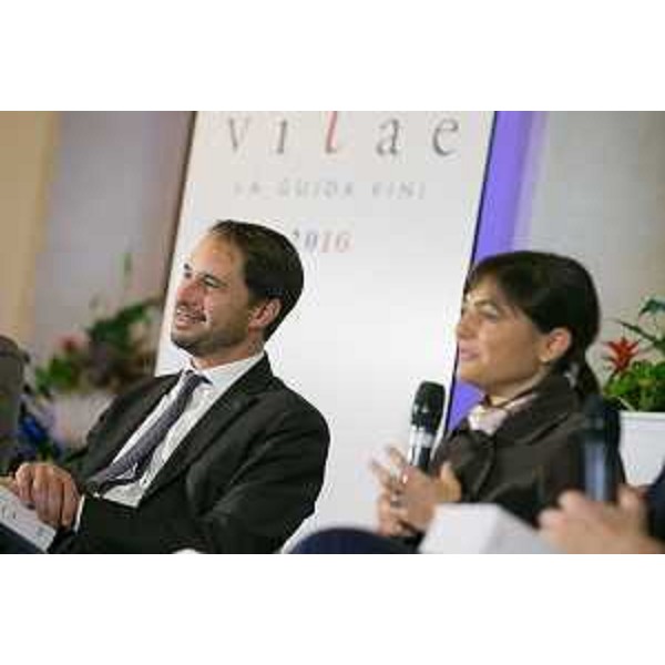 Cristiano Shaurli (Assessore regionale Risorse agricole e forestali) e Debora Serracchiani (Presidente Regione Friuli Venezia Giulia) al dibattito "I vini del Friuli Venezia Giulia, quale futuro?", organizzato nell'ambito dell'evento "Mille ottimi motivi per esserci" dell'Associazione Italiana Sommelier (AIS) del FVG - Merlana di Trivignano Udinese 21/11/2015