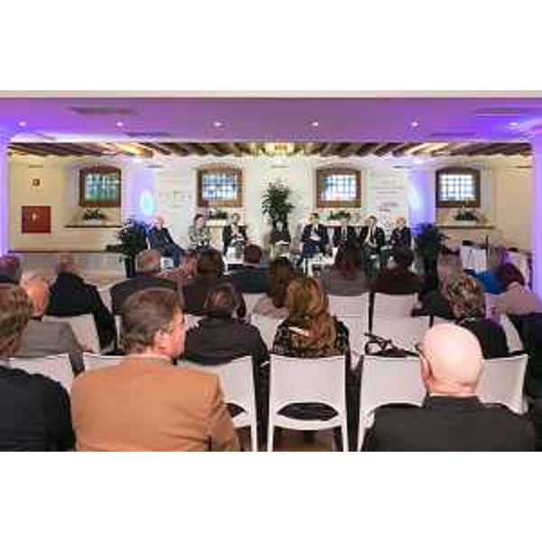 Cristiano Shaurli (Assessore regionale Risorse agricole e forestali) e Debora Serracchiani (Presidente Regione Friuli Venezia Giulia) al dibattito "I vini del Friuli Venezia Giulia, quale futuro?", organizzato nell'ambito dell'evento "Mille ottimi motivi per esserci" dell'Associazione Italiana Sommelier (AIS) del FVG - Merlana di Trivignano Udinese 21/11/2015