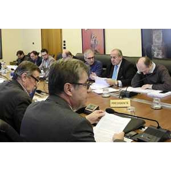 Francesco Peroni (Assessore regionale Finanze, Patrimonio, Coordinamento e Programmazione Politiche economiche e comunitarie) illustra la legge di Stabilità 2016, varata dalla Giunta regionale, alla Prima Commissione del Consiglio regionale del FVG - Trieste 24/11/2015