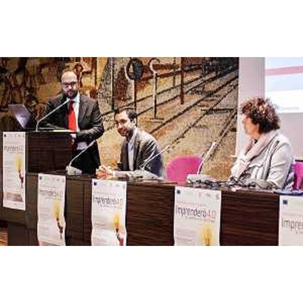 Andrea Giacomelli (Direttore Progetto Imprenderò 4.0), Gabriele Giacomini (Assessore Innovazione Comune Udine) e Loredana Panariti (Assessore regionale Lavoro, Formazione, Politiche giovanili) all'evento finale del Progetto Imprenderò 4.0, nella sede della Camera di Commercio - Udine 26/11/2015 (Foto Consorzio Friuli Formazione)