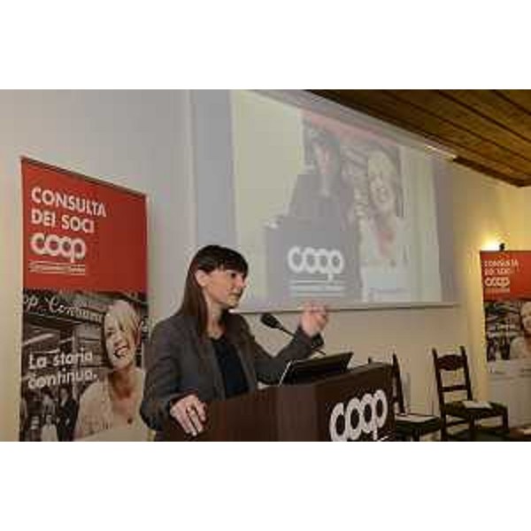 Debora Serracchiani (Presidente Regione Friuli Venezia Giulia) alla riunione della Consulta di indirizzo (Organo di elaborazione delle politiche generali di tutela degli interessi di soci e consumatori) di Coop Consumatori Nordest - Villalta di Fagagna (UD) 28/11/2015