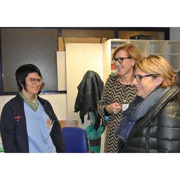Maria Sandra Telesca (Assessore regionale Salute), con Maura Mesaglio (Dirigente infermieristica Pronto Soccorso) e un'addetta al Triage, durante la visita al Pronto Soccorso dell'Ospedale - Udine 28/11/2015