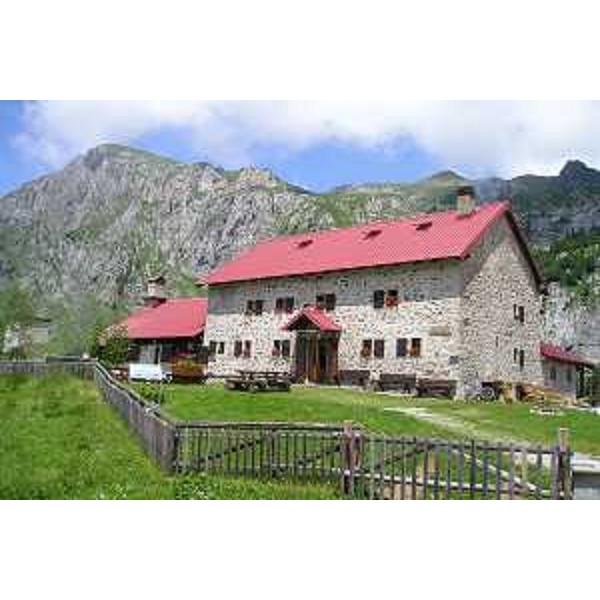Alta Val del But: Rifugio Casera Pramosio in comune di Paluzza (Udine) . Foto: Archivio del Corpo forestale regionale - Marco Pradella