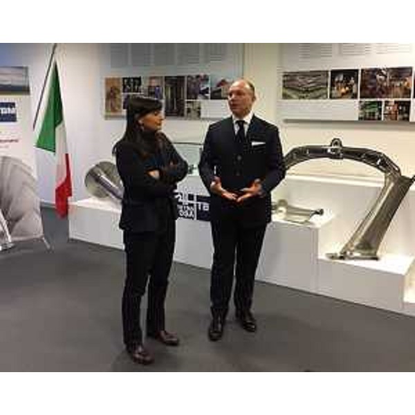 Debora Serracchiani (Presidente Regione Friuli Venezia Giulia) visita gli stabilimenti della Pietro Rosa TBM accompagnata da Mauro Fioretti (Amministratore delegato Pietro Rosa TBM) - Maniago 30/11/2015