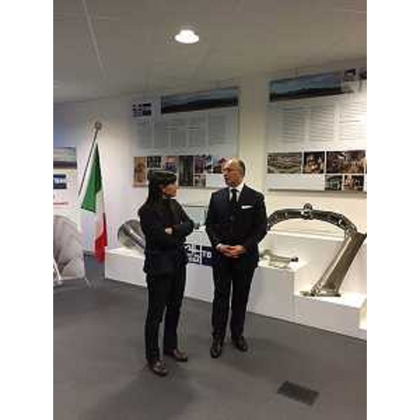 Debora Serracchiani (Presidente Regione Friuli Venezia Giulia) visita gli stabilimenti della Pietro Rosa TBM accompagnata da Mauro Fioretti (Amministratore delegato Pietro Rosa TBM) - Maniago 30/11/2015