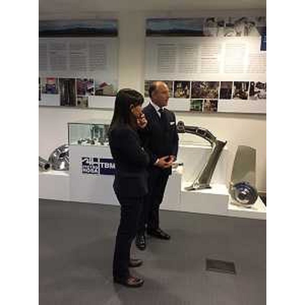 Debora Serracchiani (Presidente Regione Friuli Venezia Giulia) visita gli stabilimenti della Pietro Rosa TBM accompagnata da Mauro Fioretti (Amministratore delegato Pietro Rosa TBM) - Maniago 30/11/2015