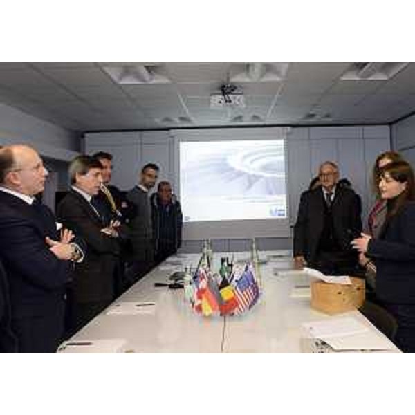 Debora Serracchiani (Presidente Regione Friuli Venezia Giulia), con Mauro Fioretti (Amministratore delegato Pietro Rosa TBM) e vertici dell'Azienda, negli stabilimenti della Pietro Rosa TBM - Maniago 30/11/2015
