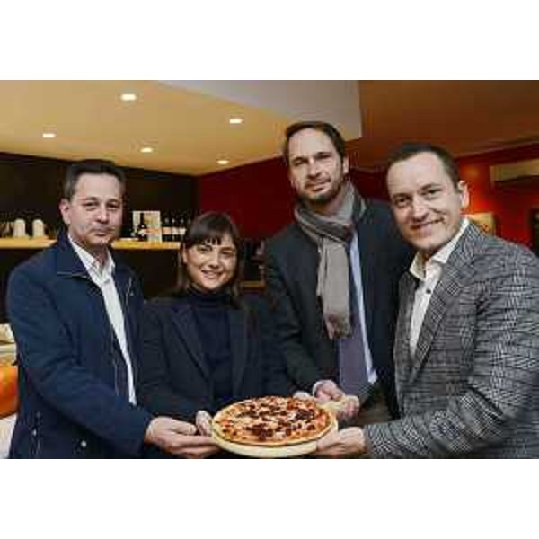 Oreste Vanin (Sindaco Meduno), Debora Serracchiani (Presidente Regione Friuli Venezia Giulia), Cristiano Shaurli (Assessore regionale Risorse agricole e forestali) e Dario Roncadin (Amministratore delegato Roncadin S.p.A.) nello stabilimento della Roncadin S.p.A. - Meduno 30/11/2015