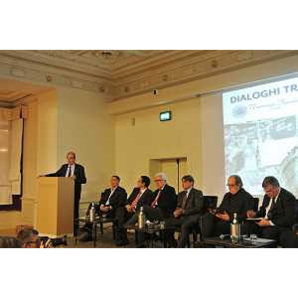 Gianni Torrenti (Assessore regionale Cultura) interviene al convegno "Dialoghi tra esuli e rimasti", allo Starhotels Savoia Excelsior Palace - Trieste 01/12/2015