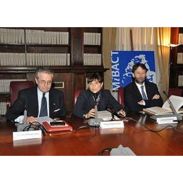 Antonio Zanardi Landi (Presidente Fondazione Aquileia), Debora Serracchiani (Presidente Regione Friuli Venezia Giulia) e Dario Franceschini (Ministro Beni e Attività Culturali e Turismo) alla presentazione de "Il Bardo ad Aquileia", mostra di importanti reperti del Museo Nazionale del Bardo di Tunisi, nel Salone del Ministro a Palazzo del Collegio Romano - Roma 02/12/2015