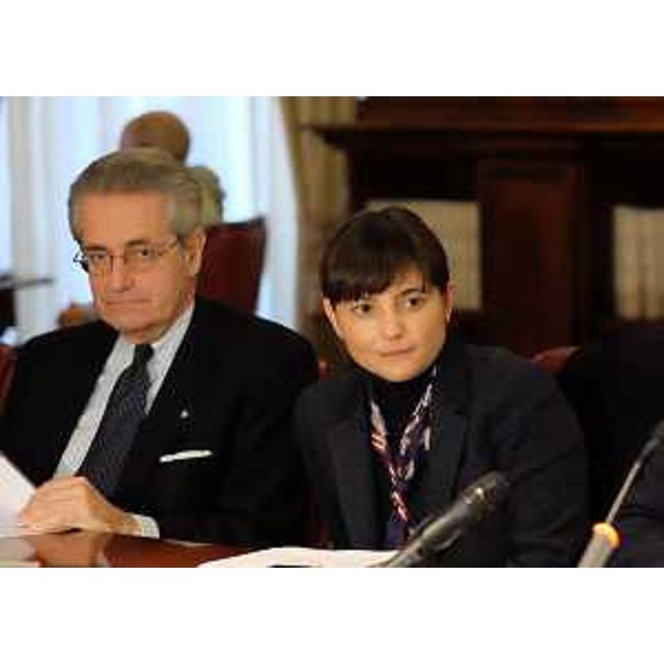 Antonio Zanardi Landi (Presidente Fondazione Aquileia) e Debora Serracchiani (Presidente Regione Friuli Venezia Giulia) alla presentazione de "Il Bardo ad Aquileia", mostra di importanti reperti del Museo Nazionale del Bardo di Tunisi, nel Salone del Ministro a Palazzo del Collegio Romano - Roma 02/12/2015