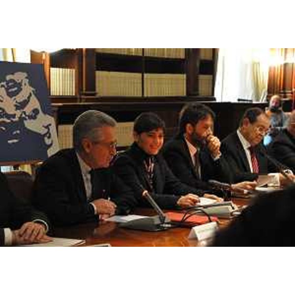 Antonio Zanardi Landi (Presidente Fondazione Aquileia), Debora Serracchiani (Presidente Regione Friuli Venezia Giulia) e Dario Franceschini (Ministro Beni e Attività Culturali e Turismo) alla presentazione de "Il Bardo ad Aquileia", mostra di importanti reperti del Museo Nazionale del Bardo di Tunisi, nel Salone del Ministro a Palazzo del Collegio Romano - Roma 02/12/2015
