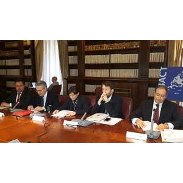 Cristiano Tiussi (Direttore Fondazione Aquileia), Antonio Zanardi Landi (Presidente Fondazione Aquileia), Debora Serracchiani (Presidente Regione Friuli Venezia Giulia), Dario Franceschini (Ministro Beni e Attività Culturali e Turismo) e Naceur Mestiri (Ambasciatore di Tunisia in Italia) alla presentazione de "Il Bardo ad Aquileia", mostra di importanti reperti del Museo Nazionale del Bardo di Tunisi, nel Salone del Ministro a Palazzo del Collegio Romano - Roma 02/12/2015