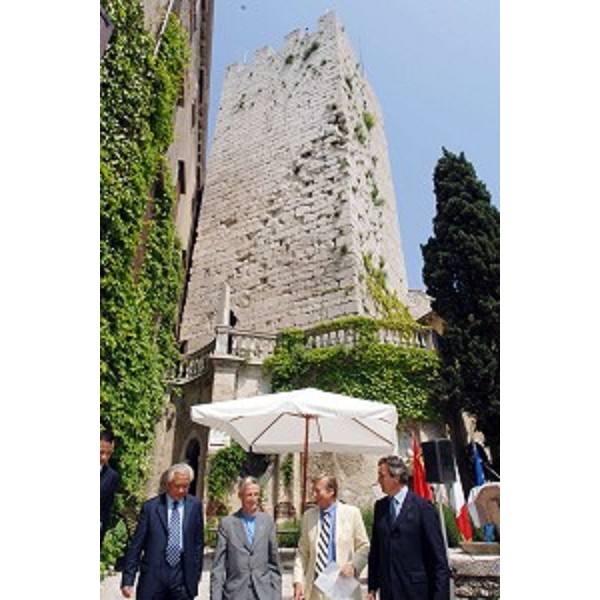 Il Presidente Riccardo Illy con Dong Jinyi (Ambasciatore della Repubblica Popolare Cinese) (Duino, 12/05/06)