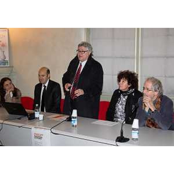 Rita Auriemma [Direttore Istituto Regionale per il Patrimonio Culturale (IRPaC)], Marco Sartor (Delegato Placement UniUD), Alberto Felice De Toni (Rettore Università Udine), Loredana Panariti (Assessore regionale Università) e Neil Harris (Direttore Dipartimento Storia e Tutela Beni culturali UniUd) all'incontro con gli studenti del Polo umanistico UniUd sul tema "Progettare il futuro, orientare lo studio" - Udine 03/12/2015 (Foto UniUd)