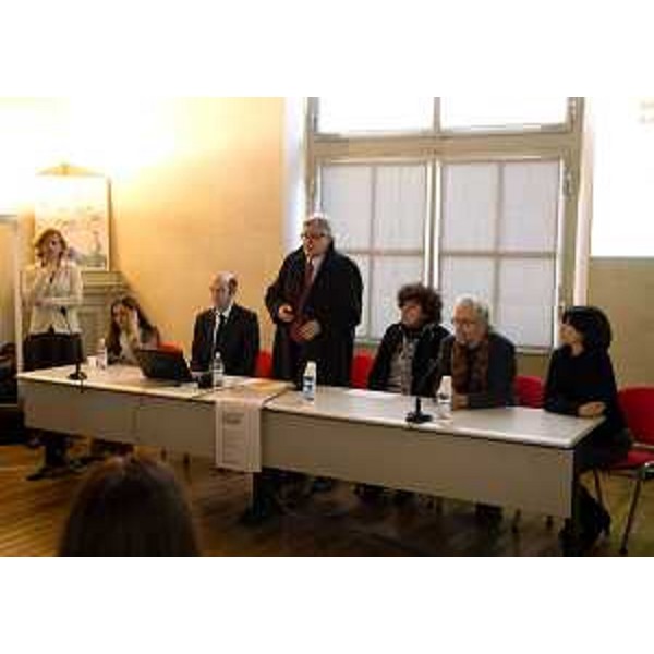 Rita Auriemma [Direttore Istituto Regionale per il Patrimonio Culturale (IRPaC)], Marco Sartor (Delegato Placement UniUD), Alberto Felice De Toni (Rettore Università Udine), Loredana Panariti (Assessore regionale Università), Neil Harris (Direttore Dipartimento Storia e Tutela Beni culturali UniUd) e Laura Pani (Vicedirettore vicario Dipartimento Studi umanistici UniUd) all'incontro con gli studenti del Polo umanistico UniUd sul tema "Progettare il futuro, orientare lo studio" - Udine 03/12/2015 (Foto UniUd)