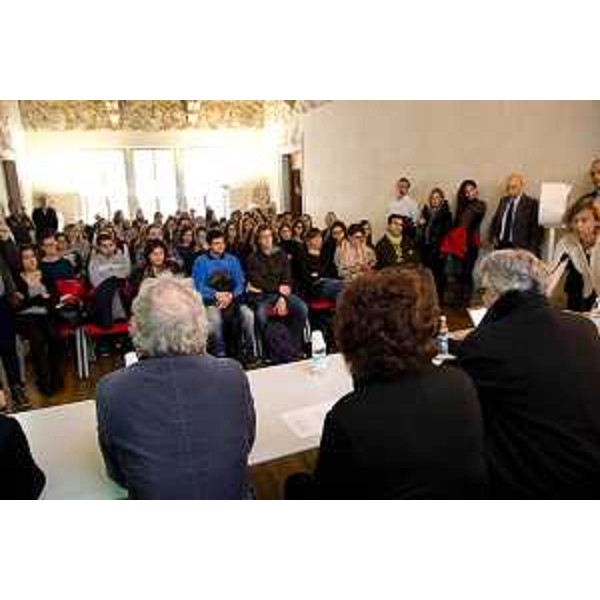 Incontro degli studenti del Polo umanistico UniUd sul tema "Progettare il futuro, orientare lo studio", con Loredana Panariti (Assessore regionale Università), docenti e rettore - Udine 03/12/2015 (Foto UniUd)
