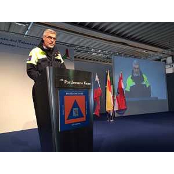 Paolo Panontin (Assessore regionale Protezione civile) alla XVII Giornata del Volontariato di Protezione civile regionale, nel quartiere fieristico - Pordenone 05/12/2015