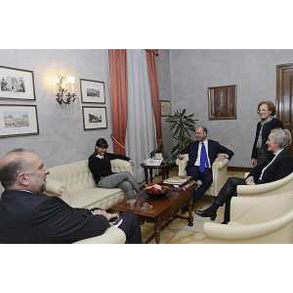 Roberto Cosolini (Sindaco Trieste), Debora Serracchiani (Presidente Regione Friuli Venezia Giulia), Angelino Alfano (Ministro Interno), Francesca Adelaide Garufi (Prefetto Trieste) e Maria Teresa Bassa Poropat (Presidente Provincia Trieste), nella sede della Prefettura - Trieste 11/12/2015