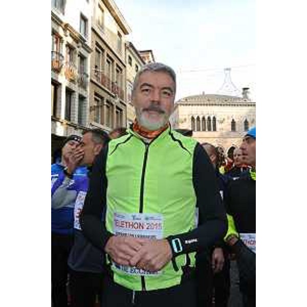 Paolo Panontin (Assessore regionale Autonomie locali) alla "Staffetta Telethon 24x1 ora" - Udine 12/12/2015