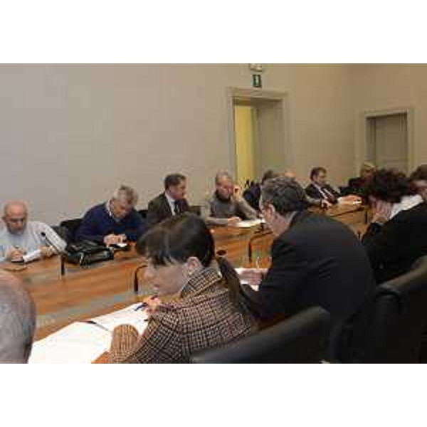 Debora Serracchiani (Presidente Regione Friuli Venezia Giulia), Sergio Bolzonello (Vicepresidente Regione FVG e assessore Attività produttive e Cooperazione) e Loredana Panariti (Assessore regionale Lavoro e Formazione) con le associazioni di categoria economiche e i rappresentanti sindacali confederali della Società Cooperativa Carnica di consumo (CoopCa) - Trieste 14/12/2015