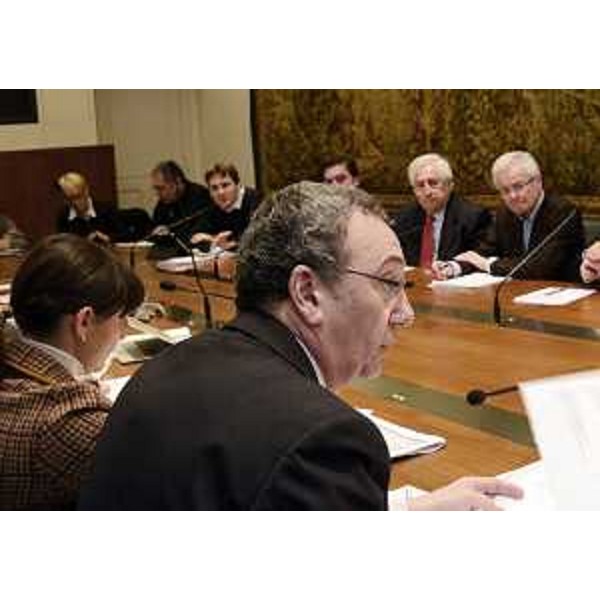 Debora Serracchiani (Presidente Regione Friuli Venezia Giulia), Sergio Bolzonello (Vicepresidente Regione FVG e assessore Attività produttive e Cooperazione) con le associazioni di categoria economiche e i rappresentanti sindacali confederali della Società Cooperativa Carnica di consumo (CoopCa) - Trieste 14/12/2015