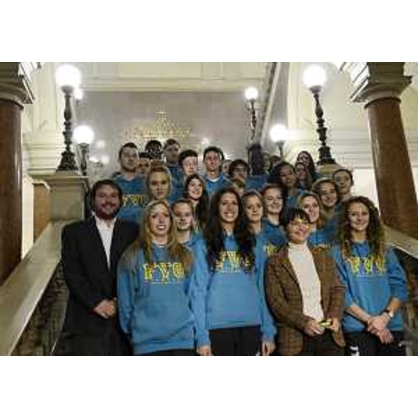 Emiliano Edera (Presidente Sezione FIDAL Trieste) e Debora Serracchiani (Presidente Regione Friuli Venezia Giulia) alla cerimonia di premiazione delle quattro scuole che hanno vinto il titolo nazionale ai Campionati studenteschi di Atletica leggera nel 2014 e nel 2015, nella sede della Regione FVG - Trieste 14/12/2015