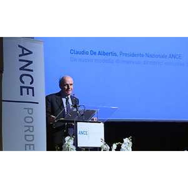 Claudio De Albertis (Presidente ANCE) all'Assemblea generale dell'Associazione Nazionale Costruttori Edili (ANCE) di Pordenone, al ridotto del Teatro Verdi - Pordenone 14/12/2015
