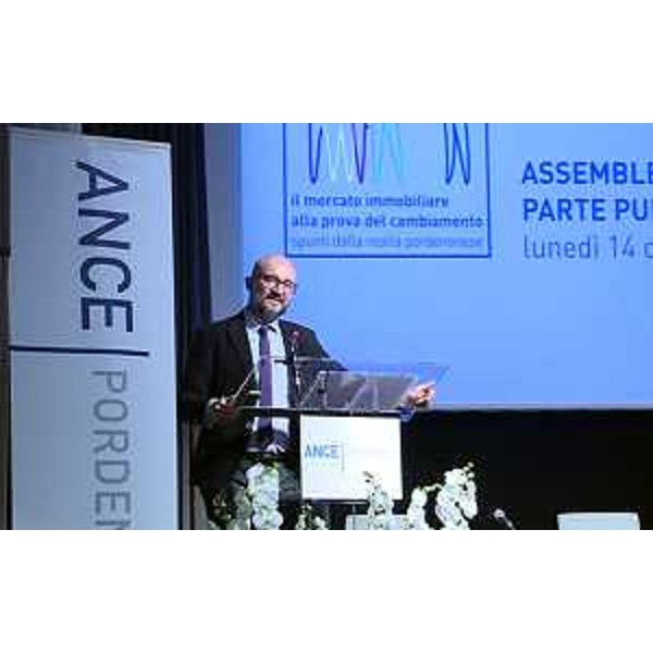 Walter Lorenzon (Presidente ANCE Pordenone) all'Assemblea generale dell'Associazione Nazionale Costruttori Edili (ANCE) di Pordenone, al ridotto del Teatro Verdi - Pordenone 14/12/2015
