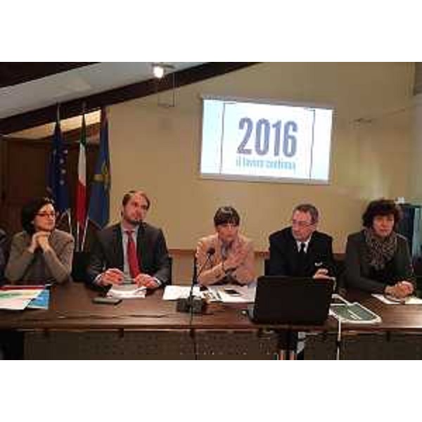La Giunta regionale del Friuli Venezia Giulia durante la conferenza stampa di fine anno, con la presidente Debora Serracchiani, il vicepresidente Sergio Bolzonello e gli assessori Sara Vito, Cristiano Shaurli e Loredana Panariti - Villa Manin di Passariano (Codroipo) 22/12/2015