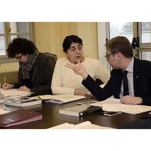 Gli assessori regionali Loredana Panariti (Lavoro, Formazione, Istruzione, Pari Opportunità, Politiche giovanili, Ricerca e Università), Mariagrazia Santoro (Infrastrutture, Mobilità, Pianificazione territoriale, Lavori pubblici, Edilizia) e Francesco Peroni (Finanze, Patrimonio, Coordinamento e Programmazione Politiche economiche e comunitarie) durante la riunione della Giunta del FVG - Villa Manin di Passariano (Codroipo) 22/12/2015