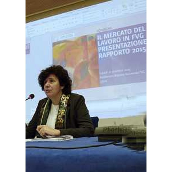 Loredana Panariti (Assessore regionale Lavoro, Formazione, Istruzione, Pari Opportunità, Politiche giovanili, Ricerca e Università) all'incontro "Il Mercato del Lavoro in FVG. Presentazione del Rapporto 2015", nell'Auditorium della Regione Friuli Venezia Giulia - Udine 21/12/2015