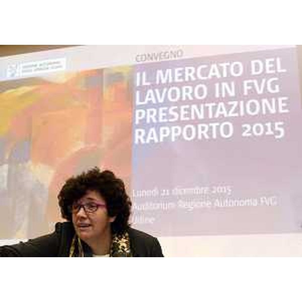 Loredana Panariti (Assessore regionale Lavoro, Formazione, Istruzione, Pari Opportunità, Politiche giovanili, Ricerca e Università) all'incontro "Il Mercato del Lavoro in FVG. Presentazione del Rapporto 2015", nell'Auditorium della Regione Friuli Venezia Giulia - Udine 21/12/2015