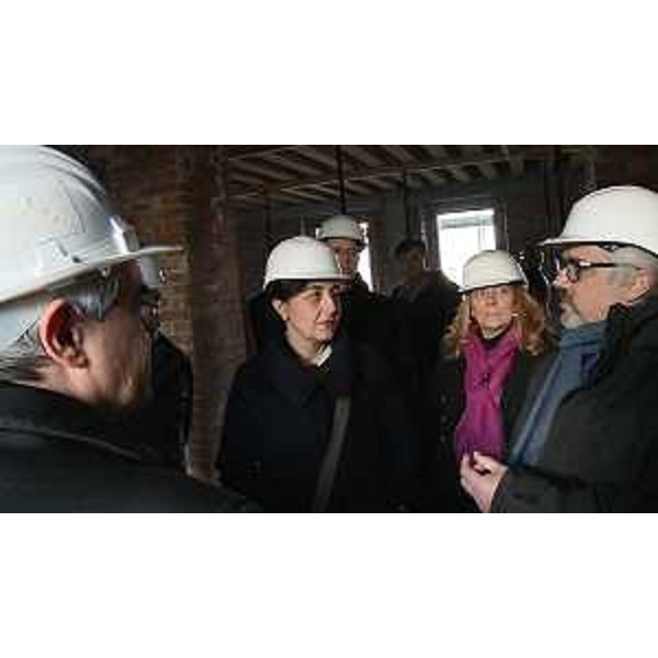 Mariagrazia Santoro (Assessore regionale Lavori pubblici ed Edilizia) e Corrado Azzollini (Soprintendente regionale Beni architettonici e paesaggistici) durante la verifica degli interventi di recupero del Castello - Colloredo di Monte Albano 19/12/2015