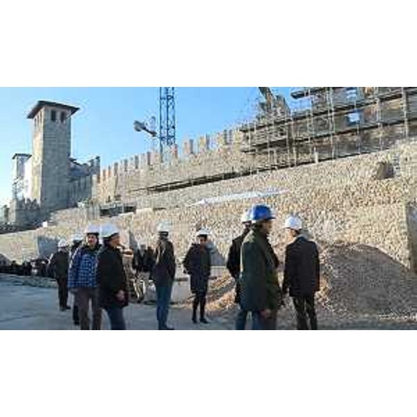 Verifica degli interventi di recupero del Castello, presenti Mariagrazia Santoro (Assessore regionale Lavori pubblici ed Edilizia), Corrado Azzollini (Soprintendente regionale Beni architettonici e paesaggistici) e Luca Ovan (Sindaco Colloredo) - Colloredo di Monte Albano 19/12/2015