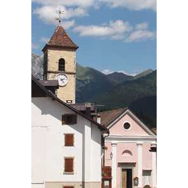 Chiesa e campanile di Sigilletto, Frazione di Forni Avoltri (Udine). Foto: Archivio del Corpo forestale regionale - Marco Pradella