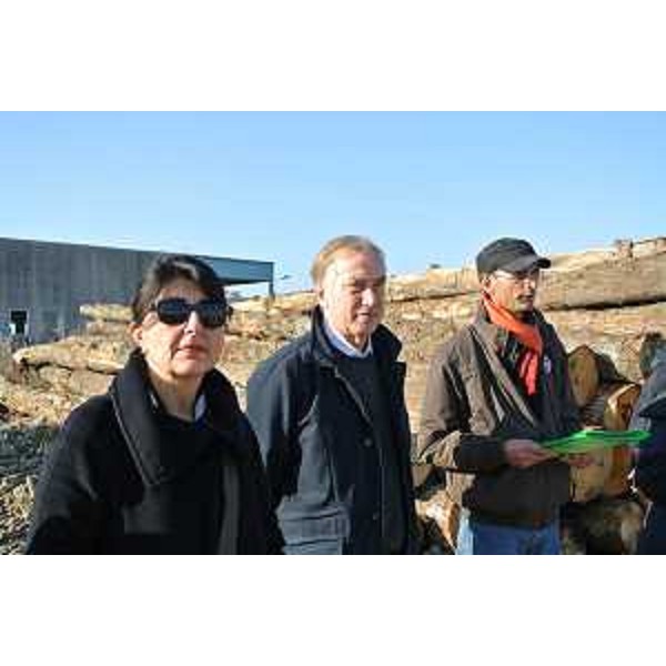 Mariagrazia Santoro (Assessore regionale Infrastrutture), Paride Cargnelutti (Consigliere regionale) e Nicola Stefanello (Direttore lavori) durante il sopralluogo ai lavori di dragaggio del canale navigabile dello scalo commerciale di Porto Magreth, nella Zona Industriale dell'Aussa Corno (ZIAC) - 19/12/2015 San Giorgio di Nogaro