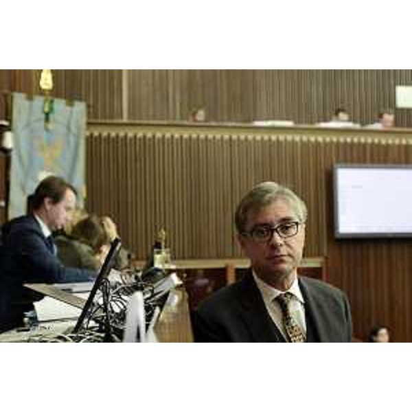 Francesco Peroni (Assessore regionale Finanze) nel corso dell'ultima giornata di esame dei provvedimenti finanziari che ha visto l'approvazione della legge di Stabilità, in Consiglio regionale - Trieste 17/12/2015