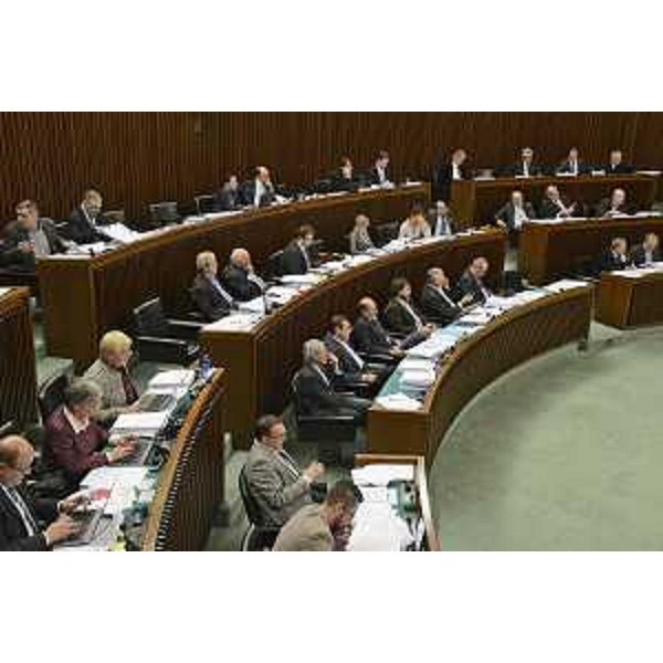 Aula del Consiglio regionale nel corso della seconda giornata di esame dei provvedimenti finanziari - Trieste 15/12/2015